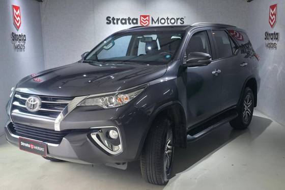 TOYOTA HILUX SW4 2.7 SRV 7 LUGARES 4X2 16V FLEX 4P AUTOMÁTICO TOYOTA HILUX SW4 2.7 SRV 7 LUGARES 4X2 16V FLEX 4P AUTOMÁTICO